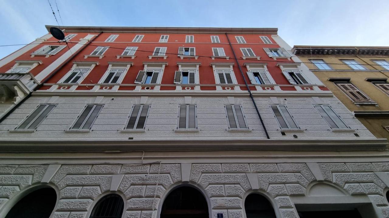 Palazzo Crispi - Boutique Apartment Triest Exterior foto